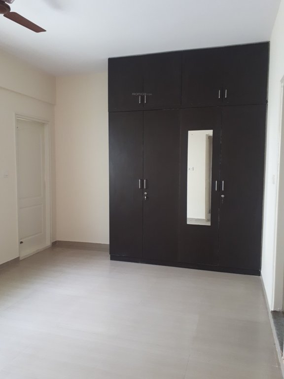 krishna ikon Bedroom