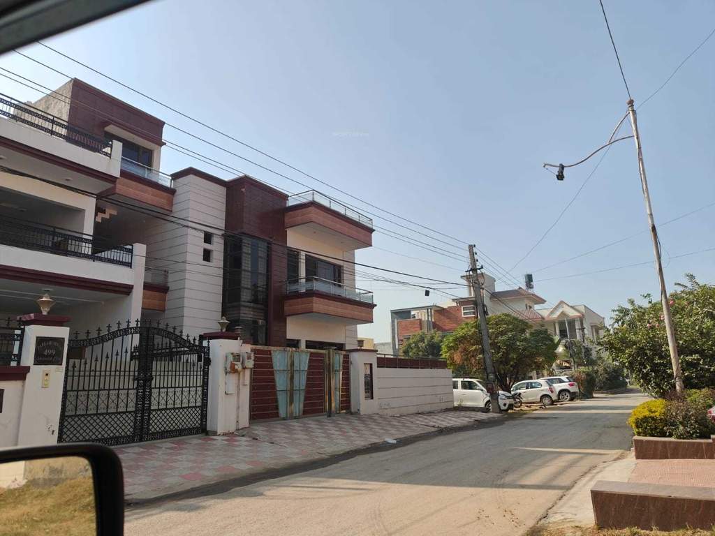  shivalik city Footpaths/ Pedestrian