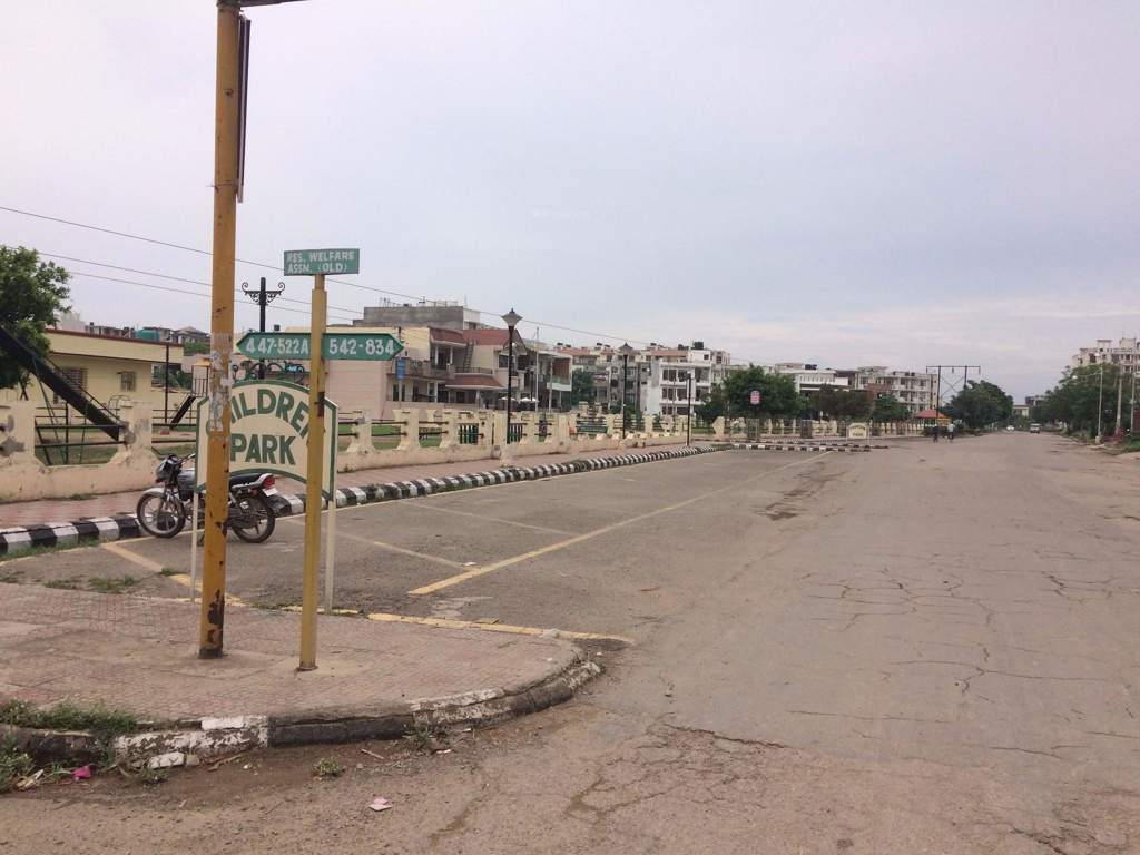  shivalik city Footpaths/ Pedestrian