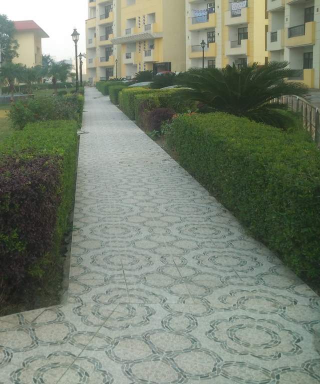 signature residency Jogging Track