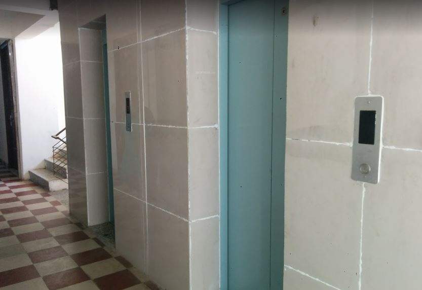  north valley Entrance Lobby