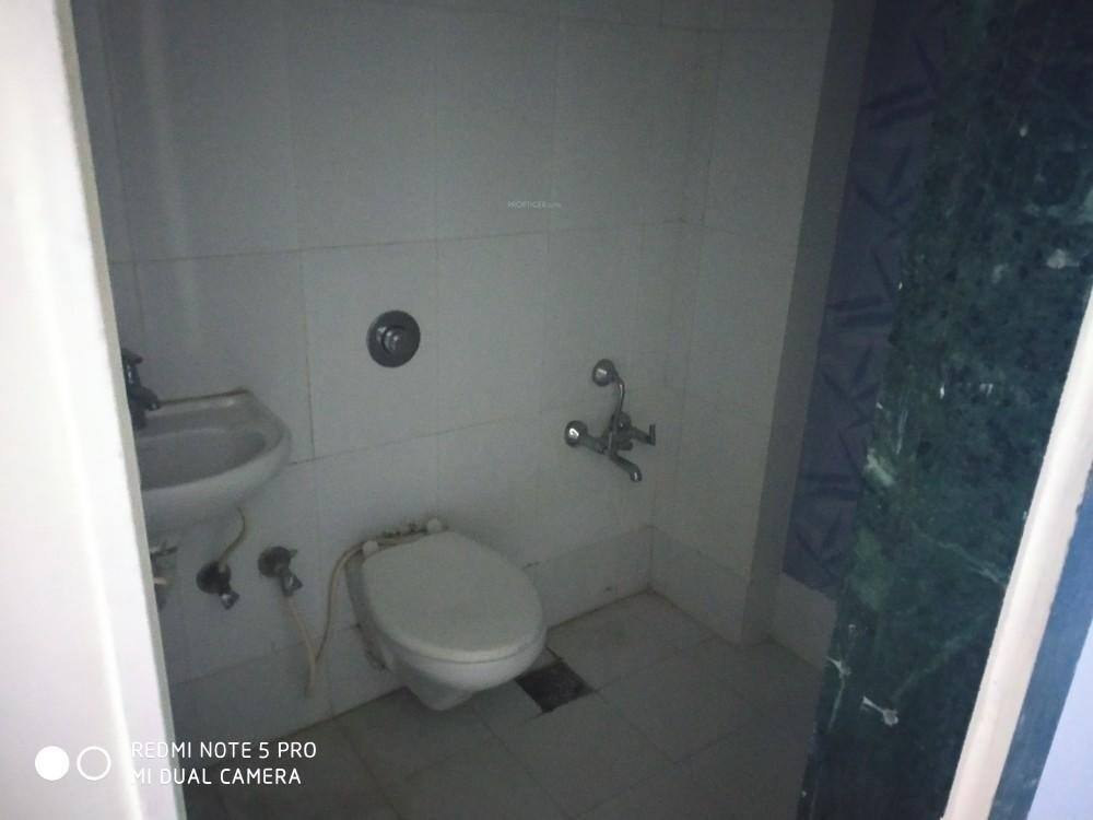 madhuram greens Bathroom