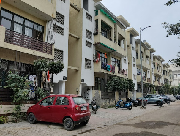  white cottage Elevation