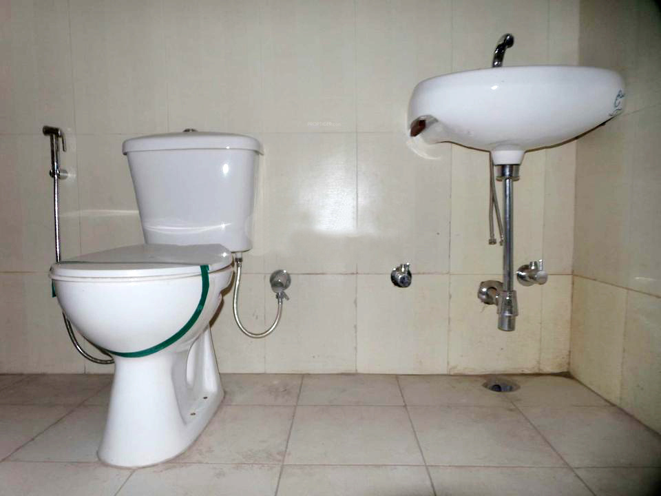  white cottage Bathroom