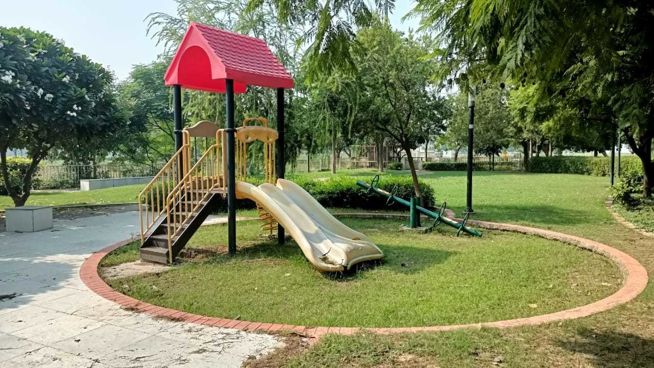 luxuria estate Others