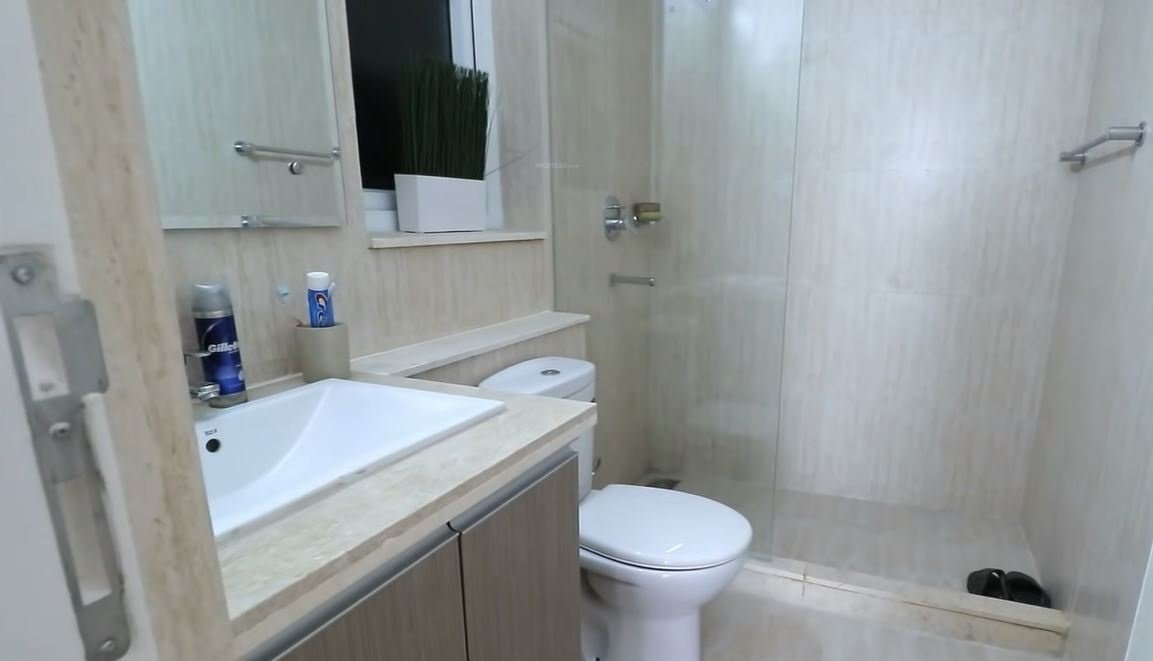  the skycourt Bathroom