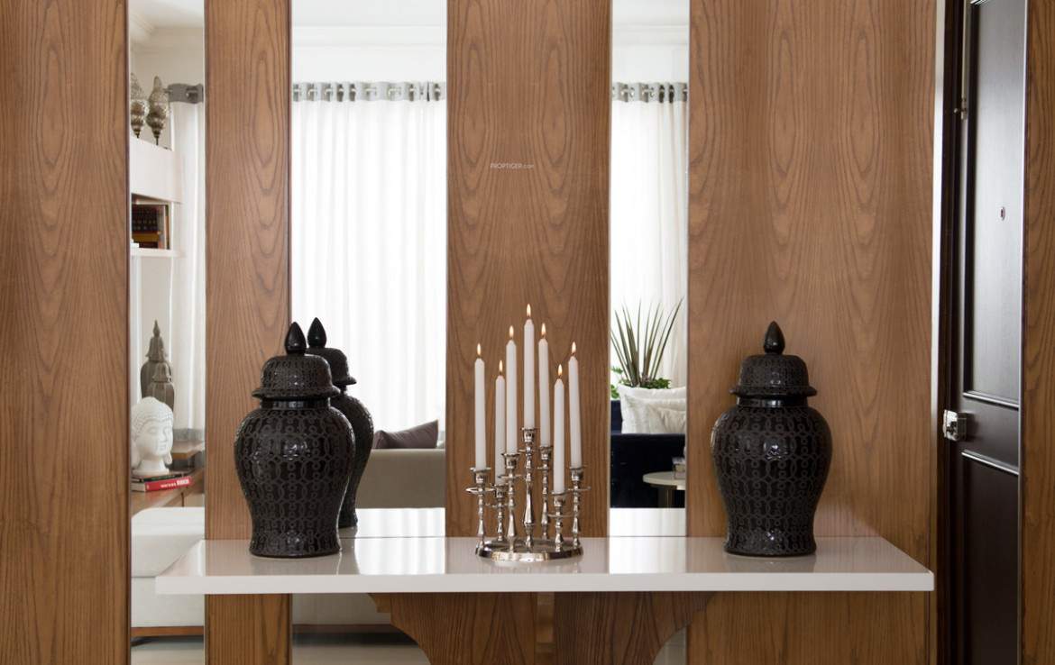  royale gardens Living Area