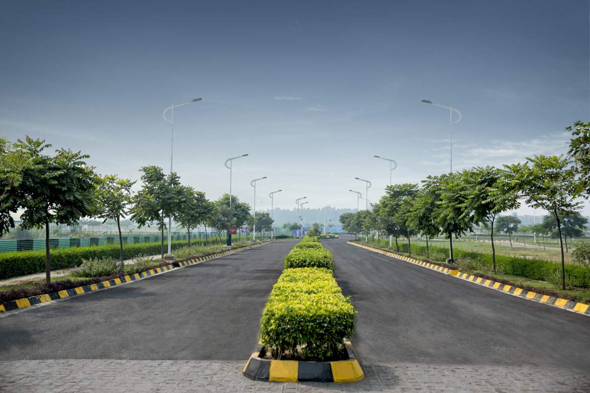  greenbay golf village Plot