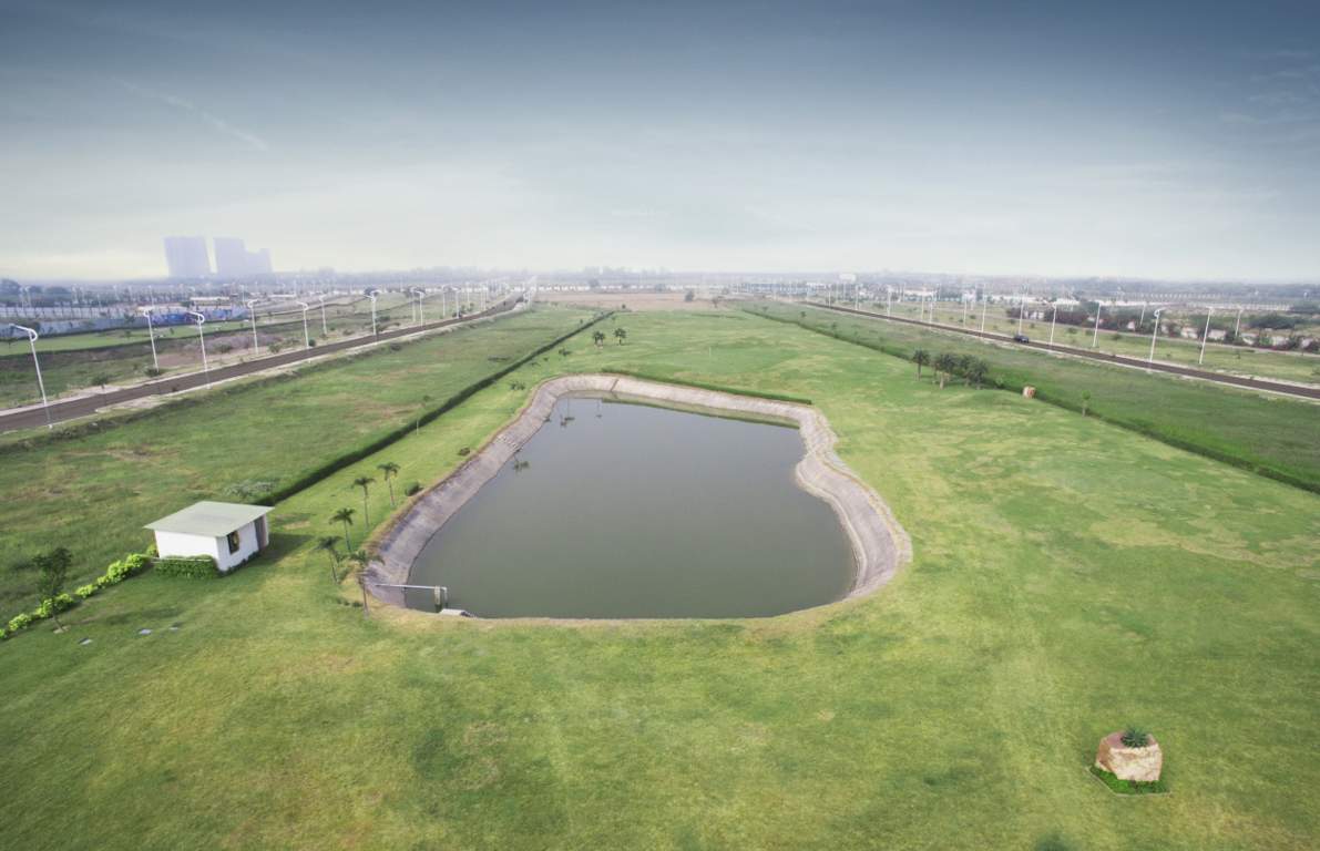  greenbay golf village Plot