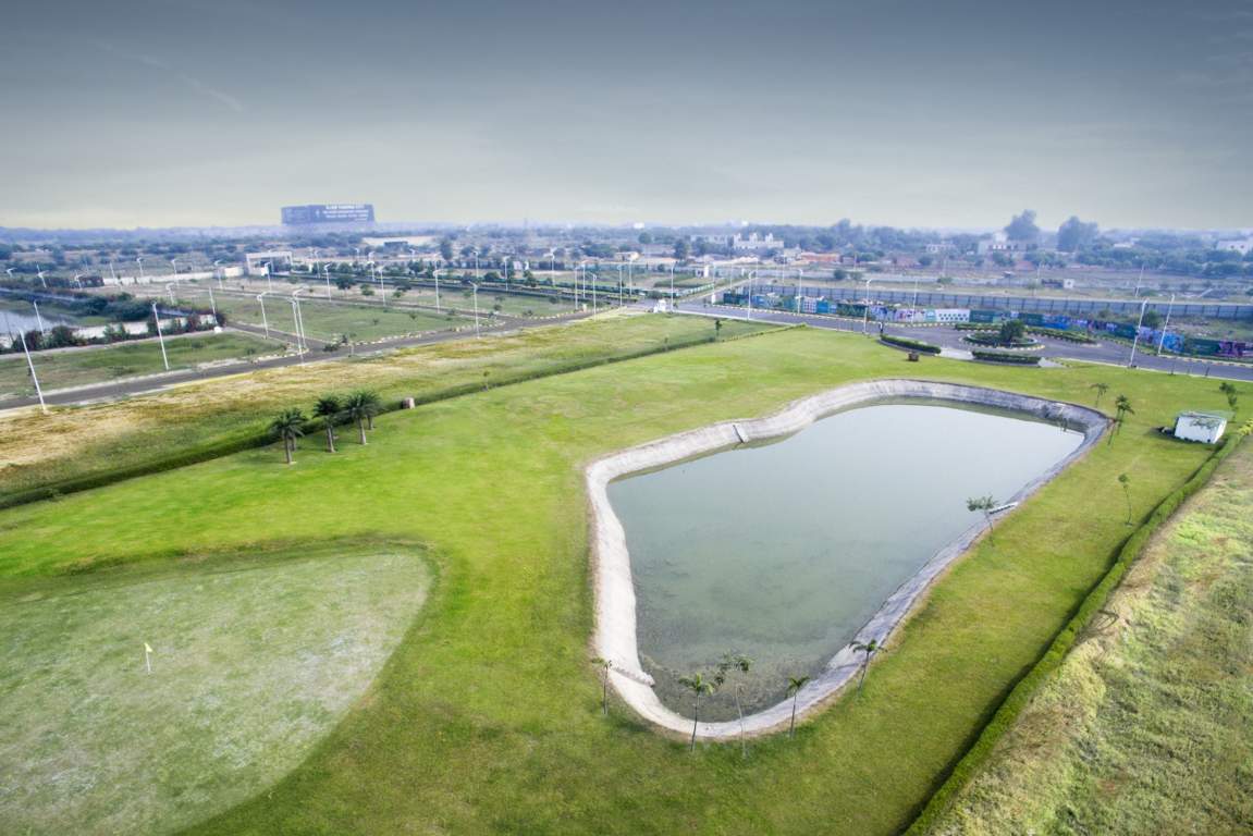  greenbay golf village Plot