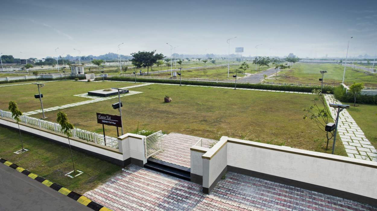  greenbay golf village Plot