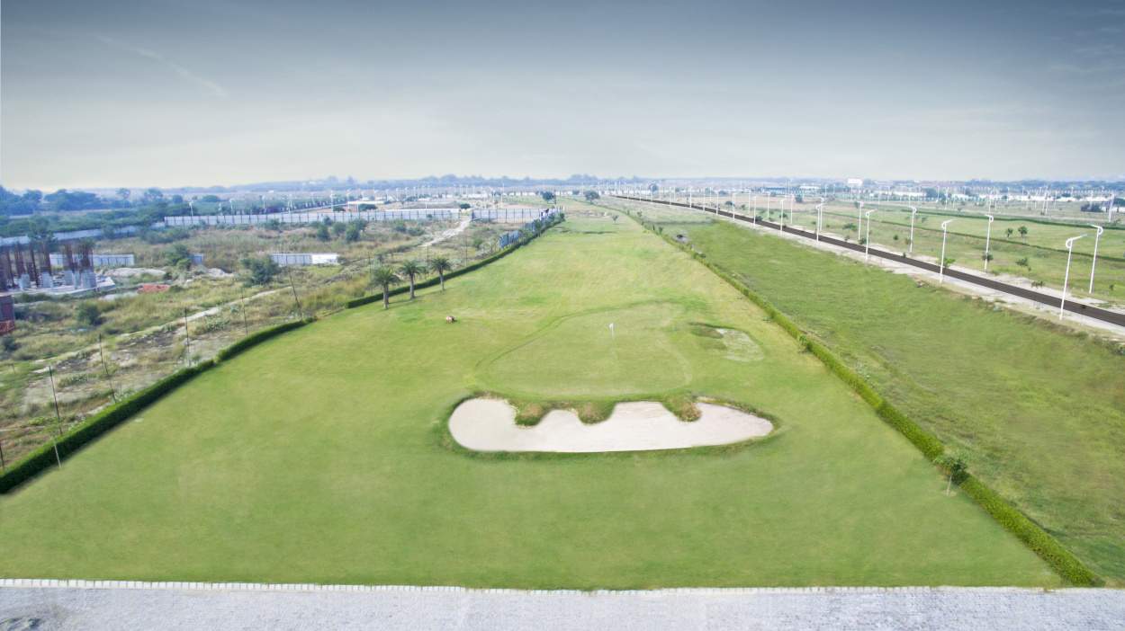  greenbay golf village Plot