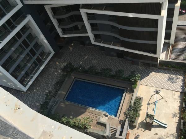 Swimming Pool amenities of Rustomjee Elita