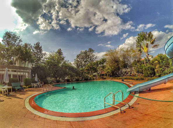  meadows Swimming Pool