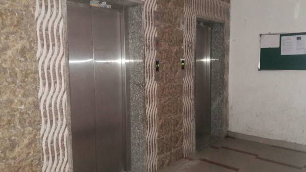  plaza Lift Available