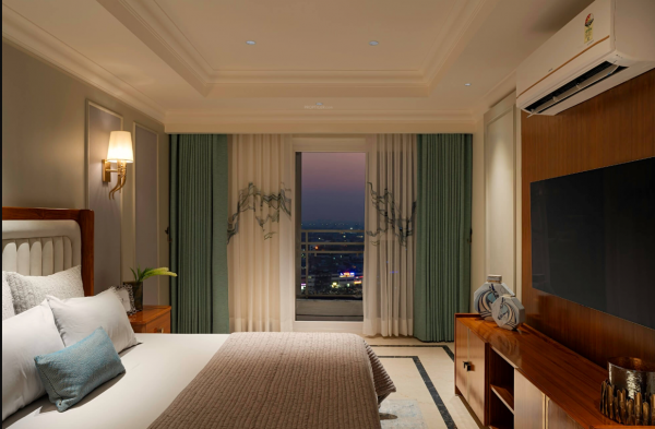 Bedroom falcon-view Bedroom