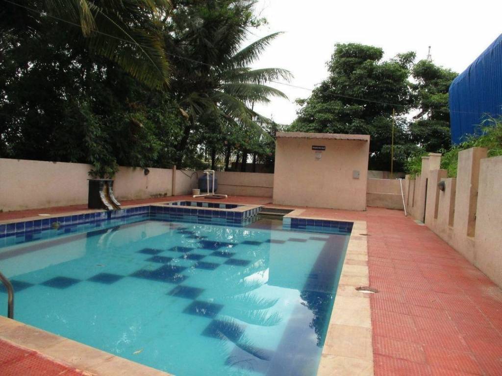  royal manor Swimming Pool