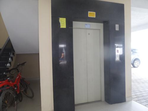 Lift Available shyams-yes-gee-yes Lift Available