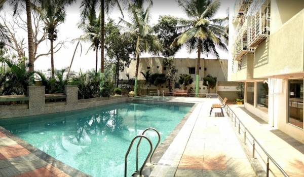  essence Swimming Pool