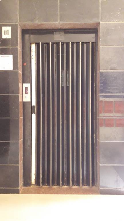 vanhi Lift Available