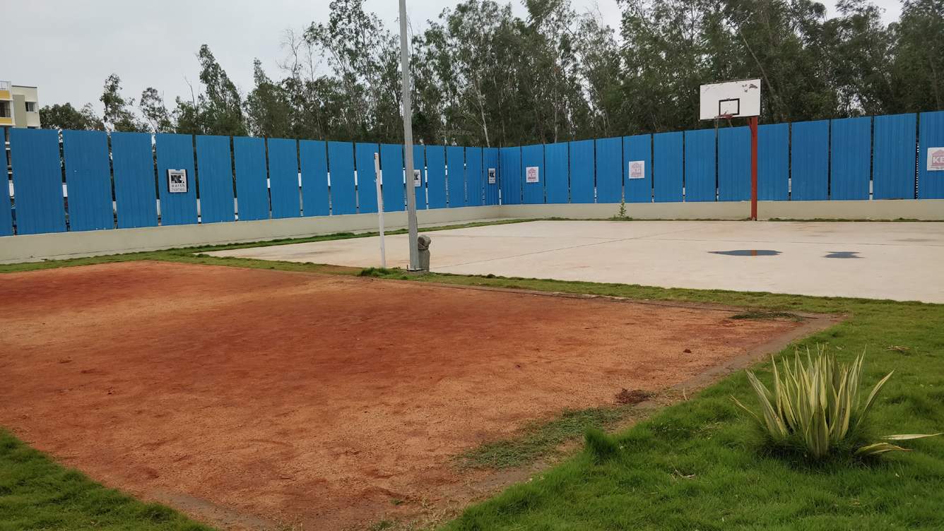 earth homes Basketball Court