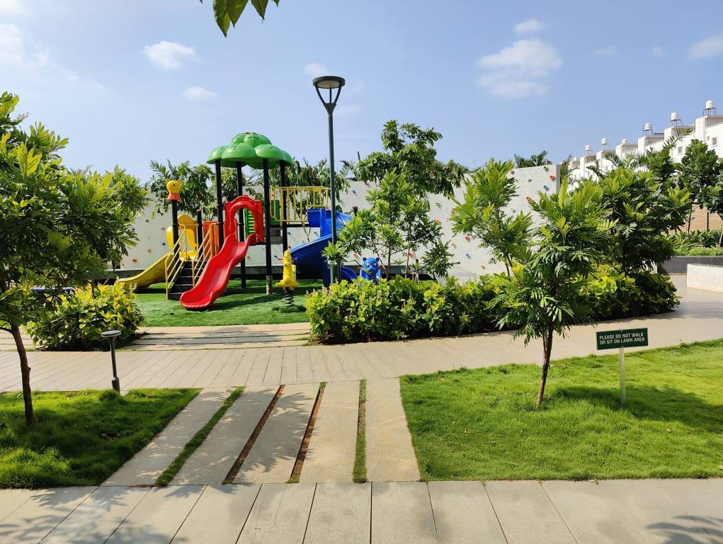  uber verdant Children's play area
