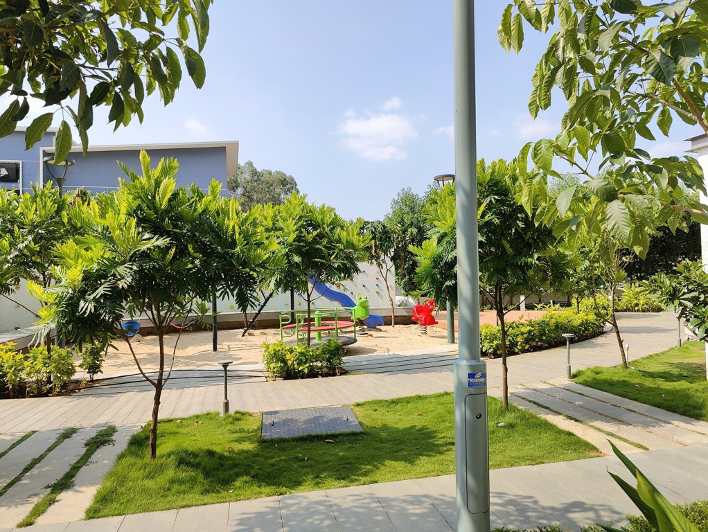  uber verdant Children's play area