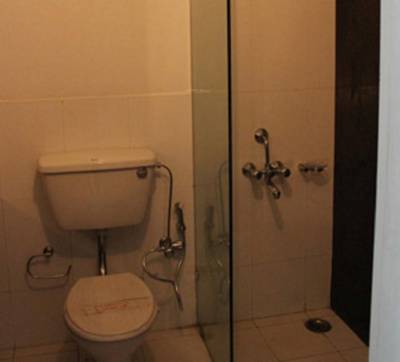  celebrity-meadows Bathroom