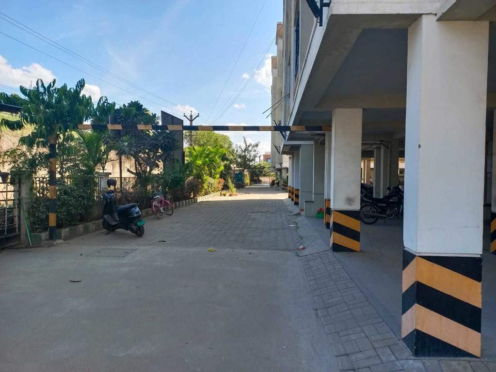  anusa Paved Compound