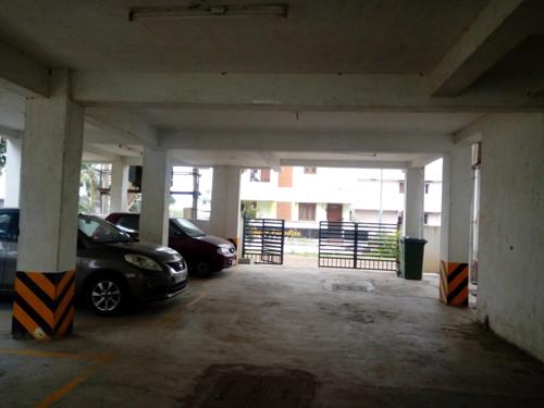  breeze-avenue Closed Car Parking