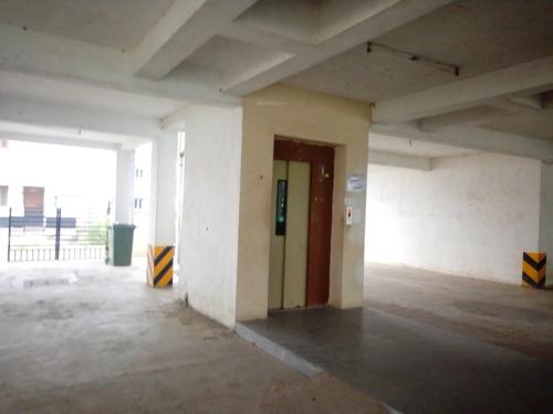  breeze-avenue Lift Available