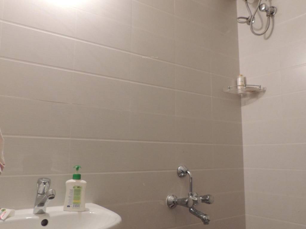  golden palms Bathroom