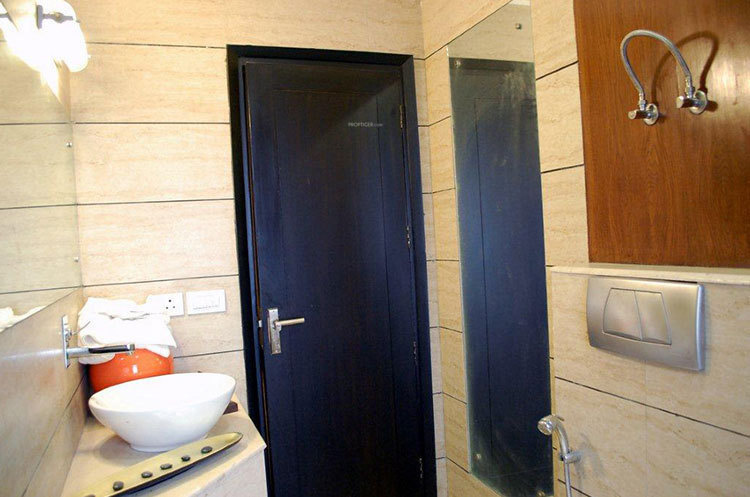  la tropicana Bathroom