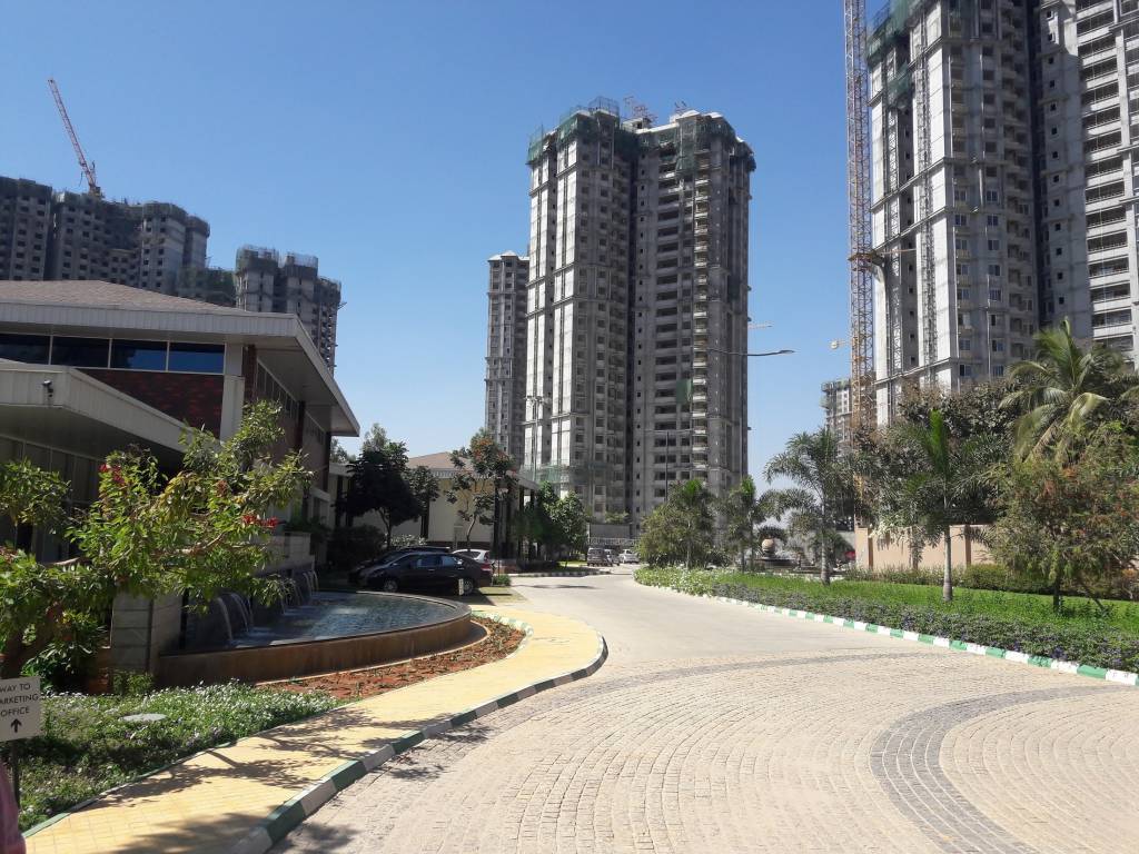 lakeside habitat Paved Compound