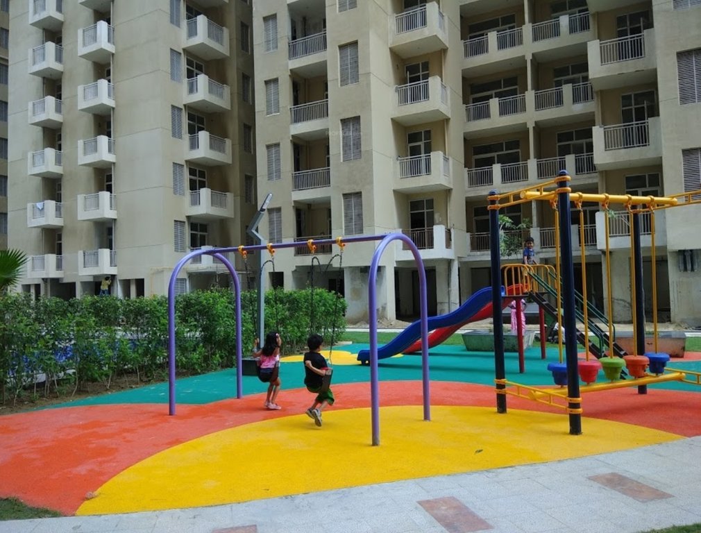  valencia homes Children's play area