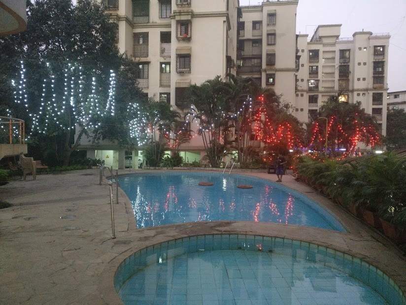  centre Swimming Pool