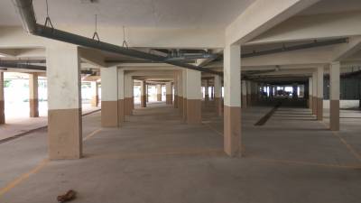  white-cliff Closed Car Parking