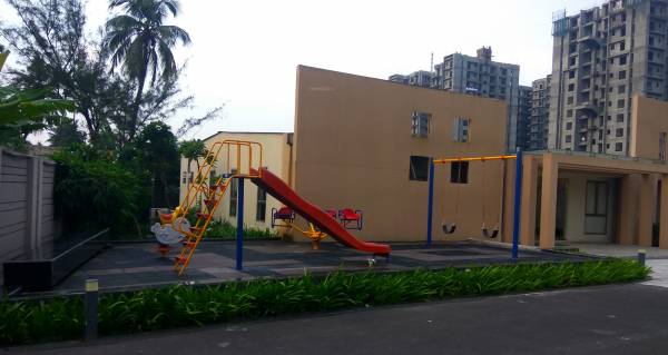  water-front Children's play area