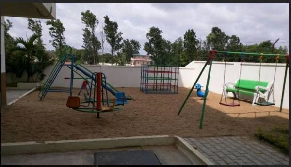 Children's play area sunny-side Children's play area