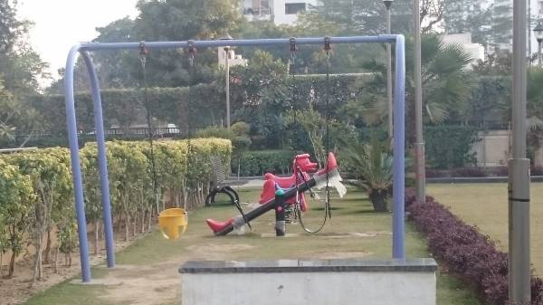 Children's play area amenities of Omaxe New Heights