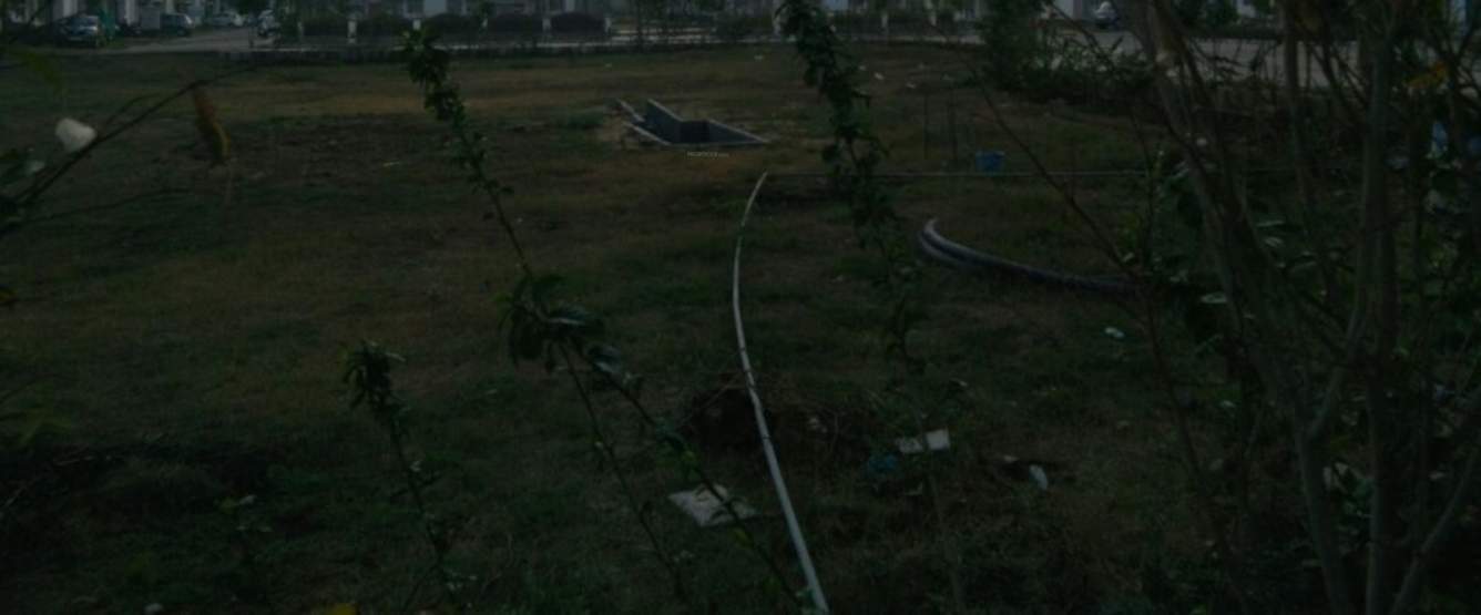 divine court Landscaped Gardens