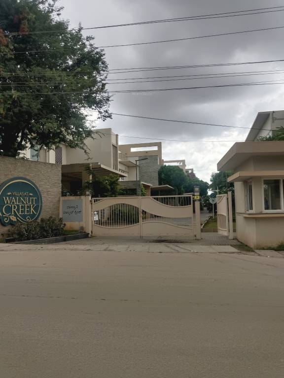  walnut creek villa Entrance Gate Security Cabin