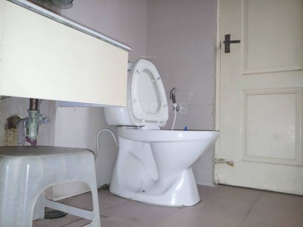  status-enclave Bathroom