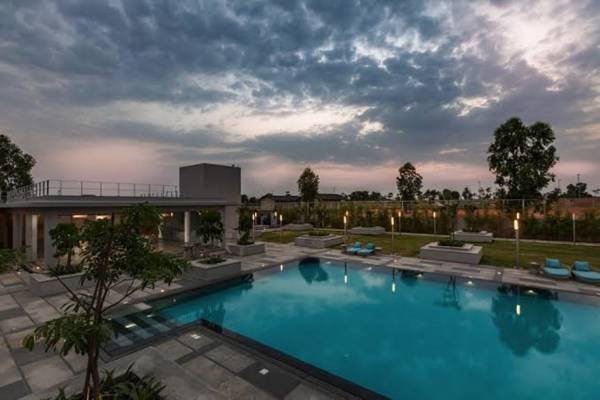  orchid-nirvana Swimming Pool