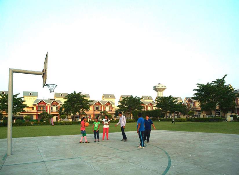 inner circle ii Basketball Court