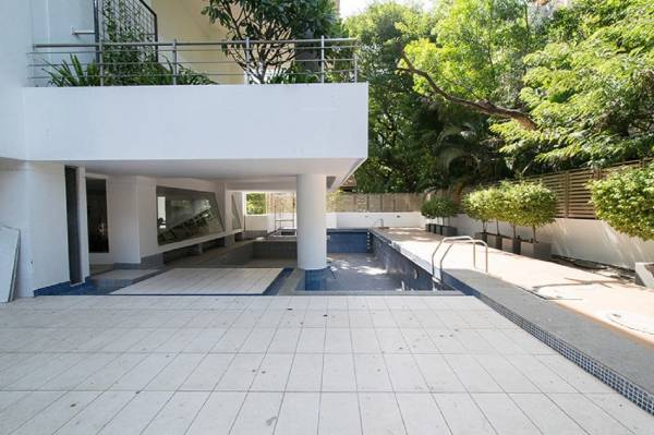  merlot Swimming Pool