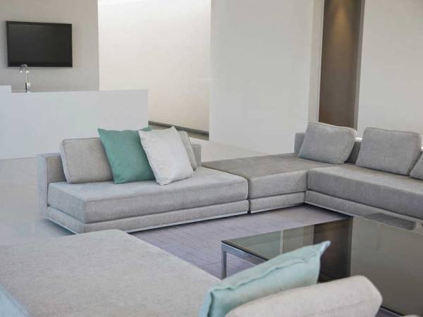  white-house Living Area