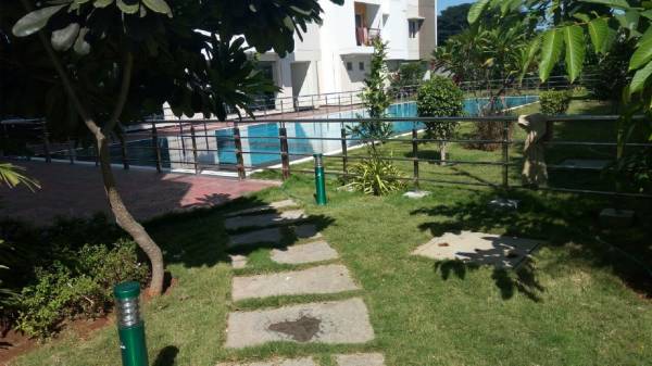  grand Landscaped Gardens