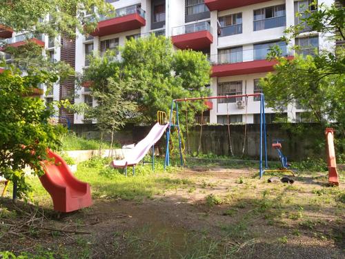  rose-wood Children's play area