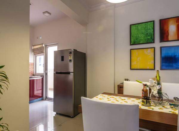  accolade Dining Area